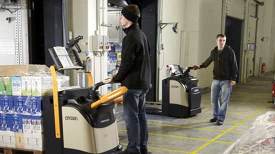 Crown-科朗冷庫專用叉車幫助中外運普菲斯提升冷庫物流效率